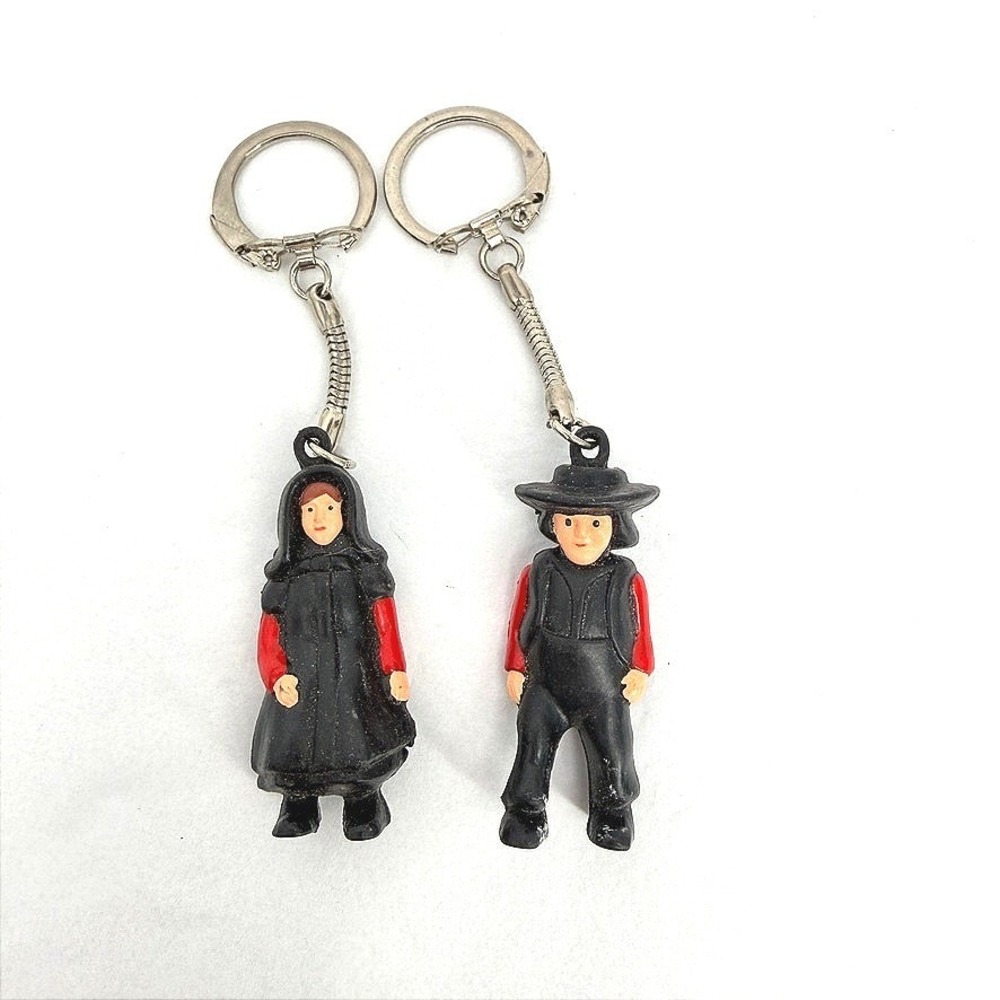 VTG Amish Couple PVC Keychains Figures Black Red Traditional Souvenir Kitsch